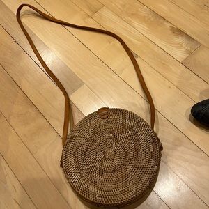 Round wicker purse